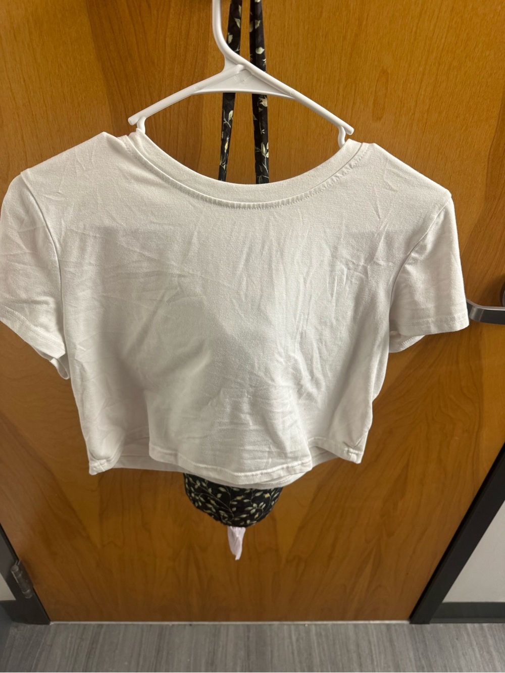 SHEIN White Short Sleeve Crop Top